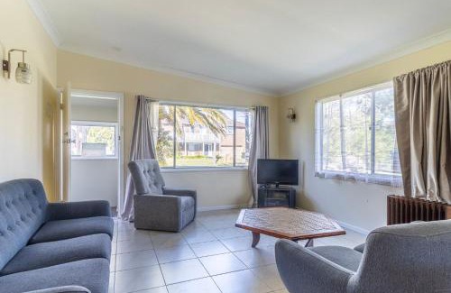 Berrara House | Family-Friendly Retreat at The Surf Way Cottage Berrara