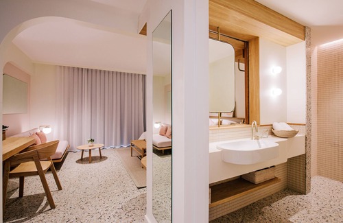 Yamba Hotel | Beachfront Bliss at The Surf Yamba - Guest Rated 9.8