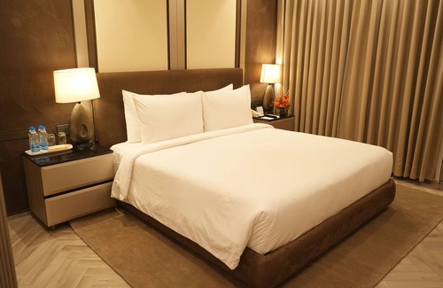 New Friends Colony Hotel | Discover The Suryaa New Delhi: 5-Star Comfort Awaits