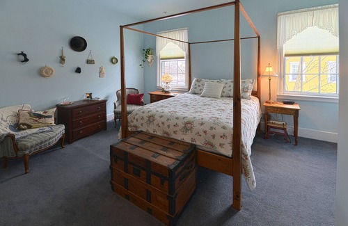 Canandaigua Bed & Breakfast | Unforgettable Stay at The Susan B - King Room with Pool Access