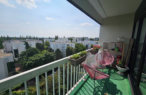 Velizy-Villacoublay Apartment | The suspended break between Versailles and Paris