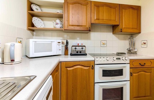 Littlebredy Cottage | Pet-Friendly Swallows Cottage with Ocean View in Dorset