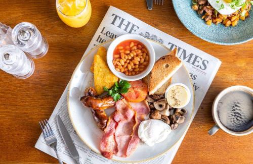 Horning Hotel | Cozy Getaway at The Swan Inn with Family-Friendly Amenities