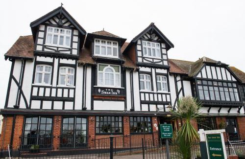 Horning Hotel | Cozy Getaway at The Swan Inn with Family-Friendly Amenities