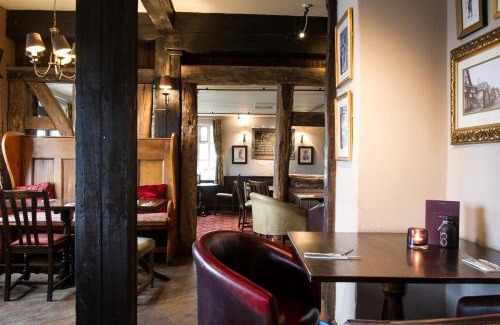 Horning Hotel | Cozy Getaway at The Swan Inn with Family-Friendly Amenities