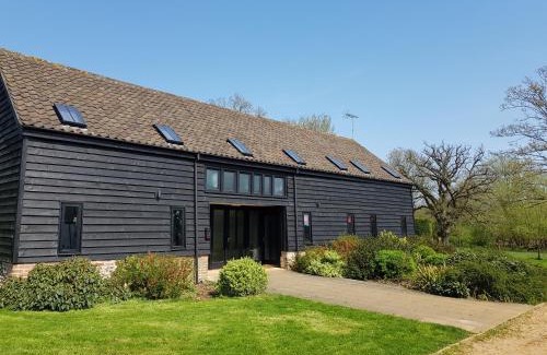 Thetford House | Pet-Friendly Stay at The Swan Inn with Breakfast Included