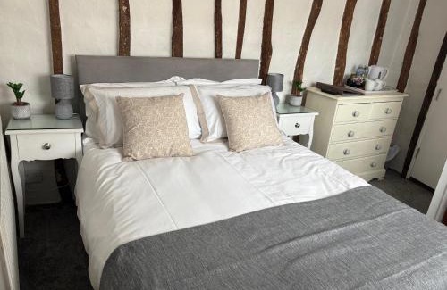 Monks Eleigh Bed & Breakfast | Top-Rated The Swan Inn: Pet and Child Friendly Escape