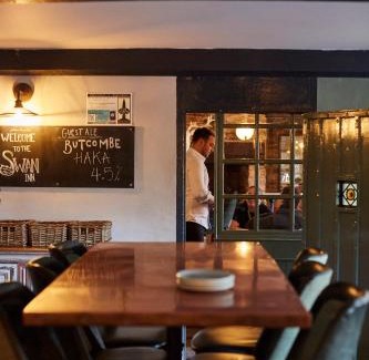 Shipham Hotel | Discover The Swan Inn: Pet-Friendly Stay with Top Ratings
