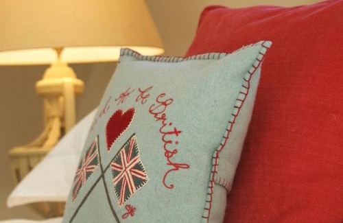 Swinbrook Hotel | Comfortable Stays at The Swan Inn Swinbrook - 4-Star Experience