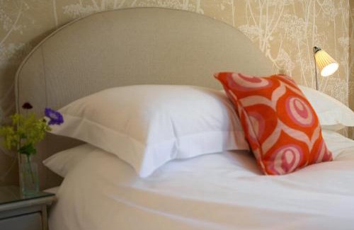 Swinbrook Hotel | Comfortable Stays at The Swan Inn Swinbrook - 4-Star Experience