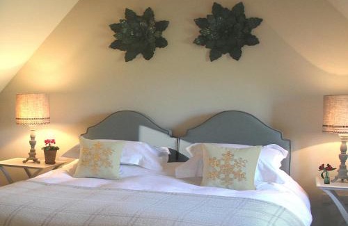 Swinbrook Hotel | Comfortable Stays at The Swan Inn Swinbrook - 4-Star Experience