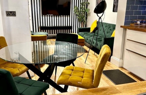 Wall End House | Experience The SwankeyTownhouse in Trendy East London