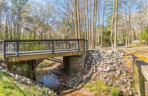 East Point House | Discover Sweet Creek Villas: Rated 8.2/10 by Guests