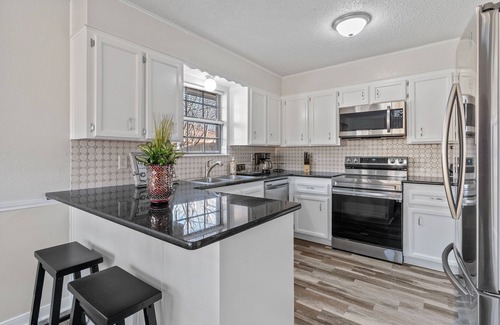 Killeen House | Relaxing Oasis with Outdoor Jacuzzi & Child-Friendly Amenities