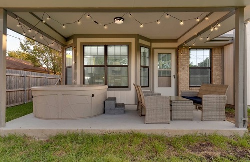 Killeen House | Relaxing Oasis with Outdoor Jacuzzi & Child-Friendly Amenities