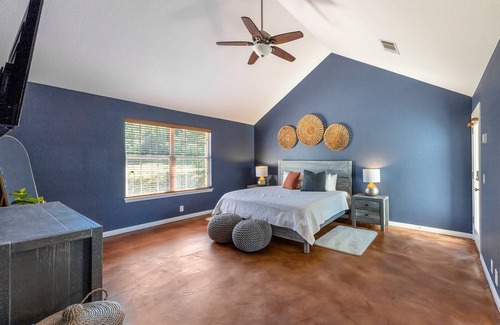 Austin House | Unforgettable Stay at The Sweet Retreat with Pool & Spa