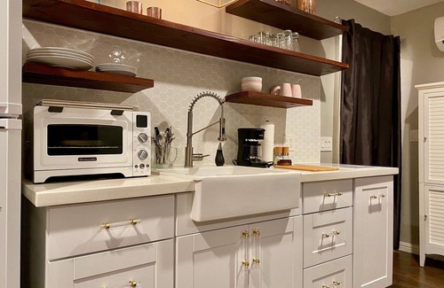 Paradise Apartment | Inviting SWEET SUITE Studio Steps from the Strip & Airport