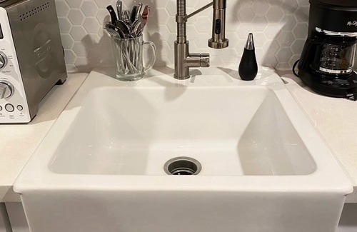 Paradise Apartment | Inviting SWEET SUITE Studio Steps from the Strip & Airport