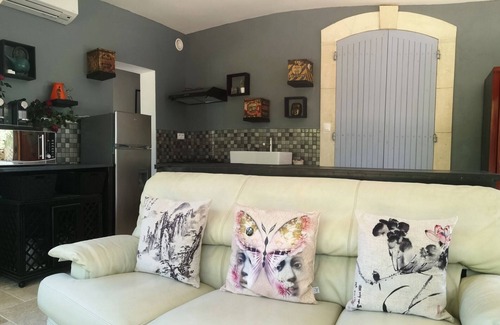 Vallabregues Apartment | Experience Tranquility at Aller - Bastide des Sources Hotel