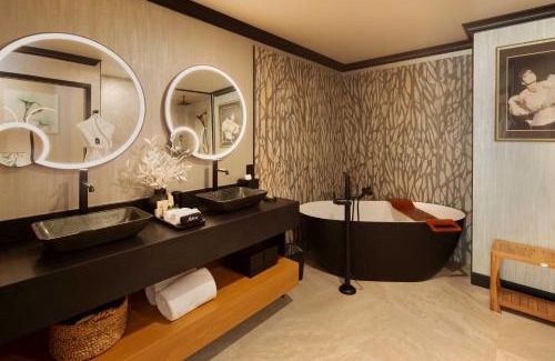 Swiftwater Hotel | Experience The Swiftwater: 5-Star Oceanfront Escape