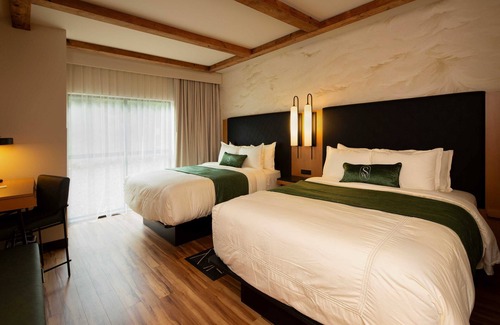 Swiftwater Hotel | Discover The Swiftwater: Eco-Friendly Retreat with Pool