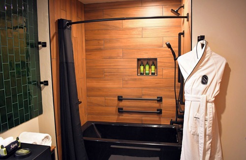 Swiftwater Hotel | Discover The Swiftwater: Eco-Friendly Retreat with Pool