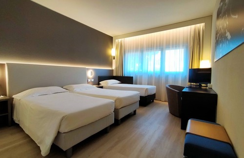 Bologna Fiere District Hotel | Discover The Sydney Hotel: 4-Star Stay with Spa & Pool