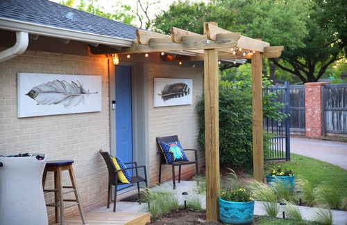 Abilene House | Eco-Friendly Getaway: The Sylvan Suite with Spa Access