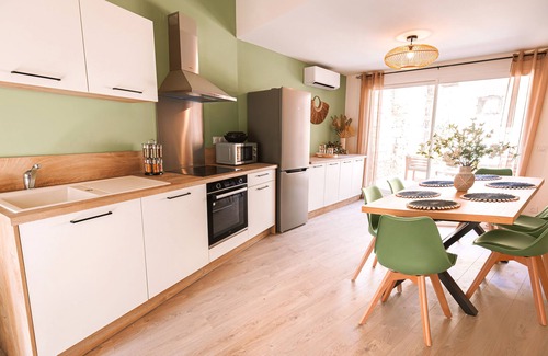 Saint-Paul-Trois-Chateaux Apartment | The Tourmaline Duplex