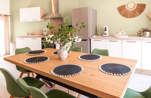Saint-Paul-Trois-Chateaux Apartment | The Tourmaline Duplex