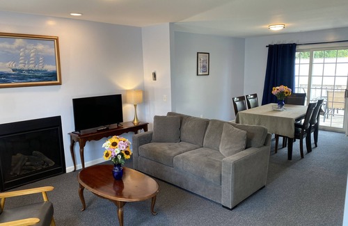Mystic - New London Hotel | Relaxing Retreat at The Taber Inne & Suites - Oceanfront Bliss