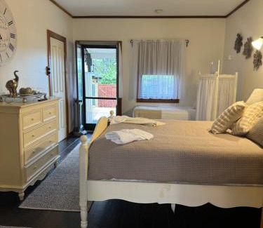 Greta Hotel | Rated 10/10: The Table Guest House with Pet-Friendly Perks