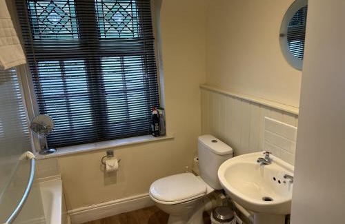 Blandford Forum Hotel | Pet-Friendly The Talbot: Family-Focused Getaway Awaits!