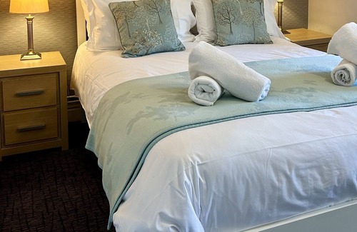 Blandford Forum Hotel | Discover The Talbot: Family-Friendly with Pool & Dining