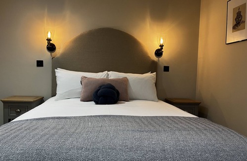 Eynsham Bed & Breakfast | Discover The Talbot Inn: Rated 8/10 with Breakfast & Dining