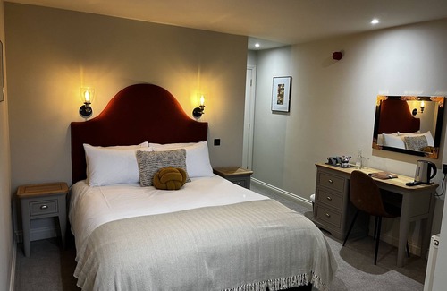 Eynsham Bed & Breakfast | Discover The Talbot Inn: Rated 8/10 with Breakfast & Dining