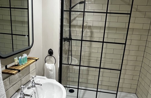 Eynsham Bed & Breakfast | Discover The Talbot Inn: Rated 8/10 with Breakfast & Dining