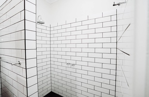 Tamworth Hotel | Eco-Friendly Comfort at The Tamworth Hotel with Pool & Dining