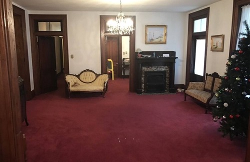 Crawfordsville House | Explore Comfort at The Tanner Mansion with Family-Friendly Amenities