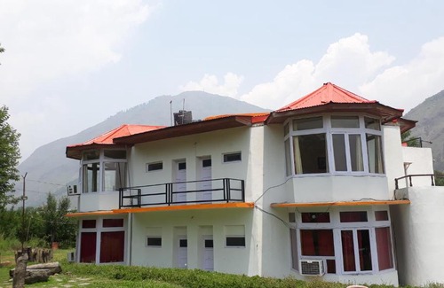 Bajaura Bed & Breakfast | Pet-Friendly Retreat at The Tara Villa with Great Amenities