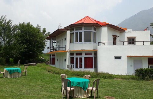 Bajaura Bed & Breakfast | Pet-Friendly Retreat at The Tara Villa with Great Amenities