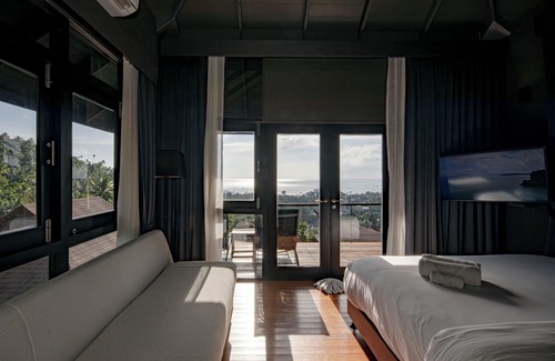 Koh Tao Hotel | Explore The Tarna Align Resort with Pool and Ocean Views