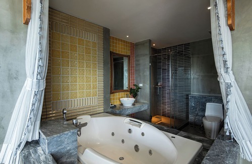Koh Tao Hotel | Explore The Tarna Align Resort with Pool and Ocean Views
