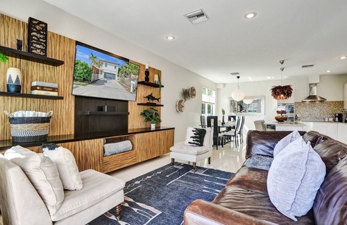 Riverside Park House | Experience The Tarpon River House: Ocean Views & Spa Retreat