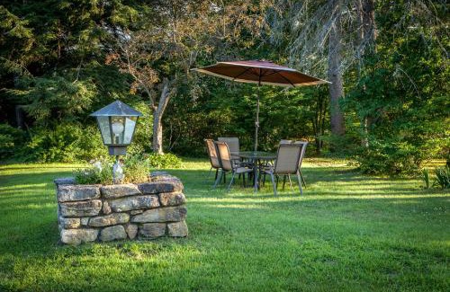 Swanzey Bed & Breakfast | Cozy Getaway at The Tartan Fox with Hot Tub & Breakfast