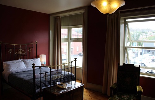 Hobart Central Business District Hotel | Discover The Tasmanian Inn: Rated 9.2/10 with Pool & Dining