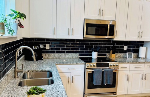 Near East Side House | Discover Downtown San Antonio: Pet-Friendly Stay & Spa