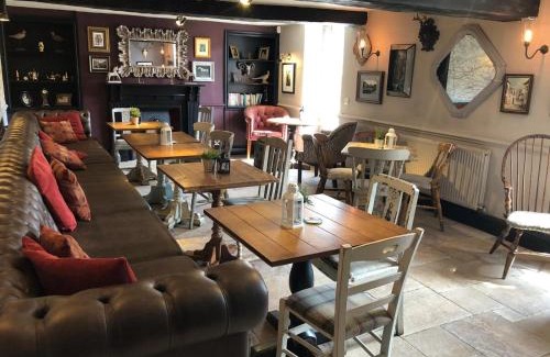 Tansley Hotel | Cozy Retreat at The Tavern with Fireplace & Delicious Breakfast