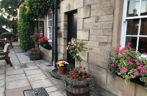 Tansley Hotel | Cozy Retreat at The Tavern with Fireplace & Delicious Breakfast