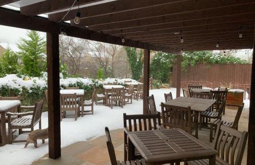 Tansley Hotel | Cozy Retreat at The Tavern with Fireplace & Delicious Breakfast